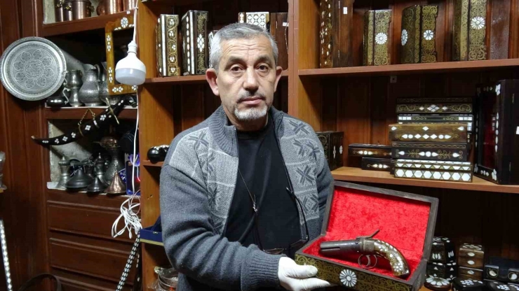 Gaziantep’te Antika Silahlar Sedef Kakma Sanatıyla Süsleniyor