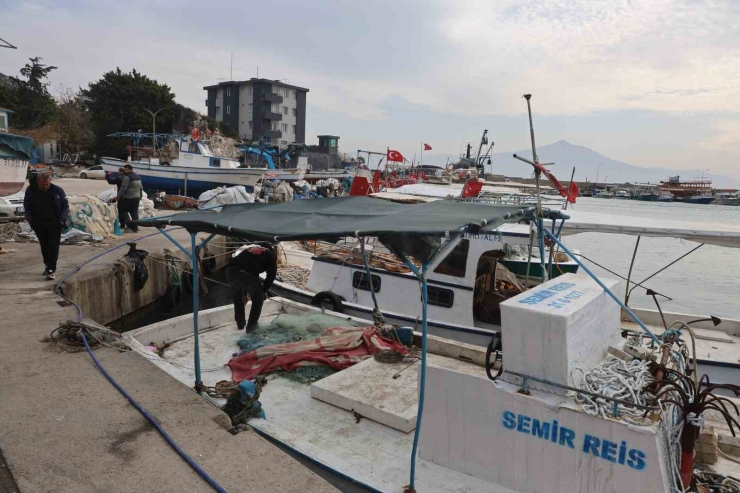 Yılların Kaptanından Amatör Balıkçılara ’fırtınada Denize Açılmayın’ Çağrısı