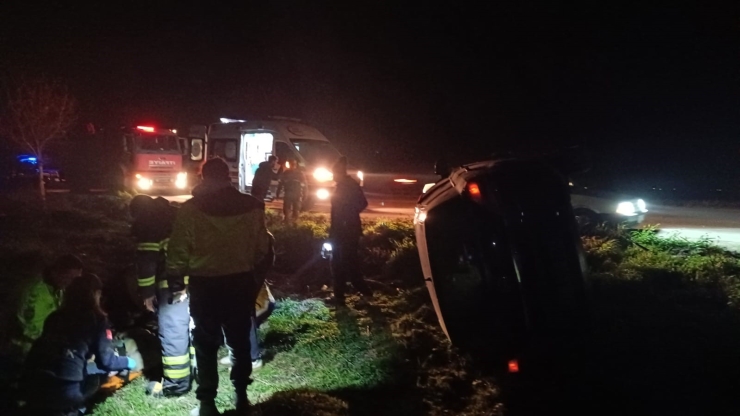 Kontrolden Çıkan Otomobil Devrildi, Sürücü Yaralandı