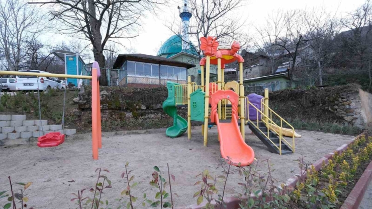 İ̇negöl Belediyesi’nden İ̇claliye Mahallesi’nde Meydan Düzenlemesi