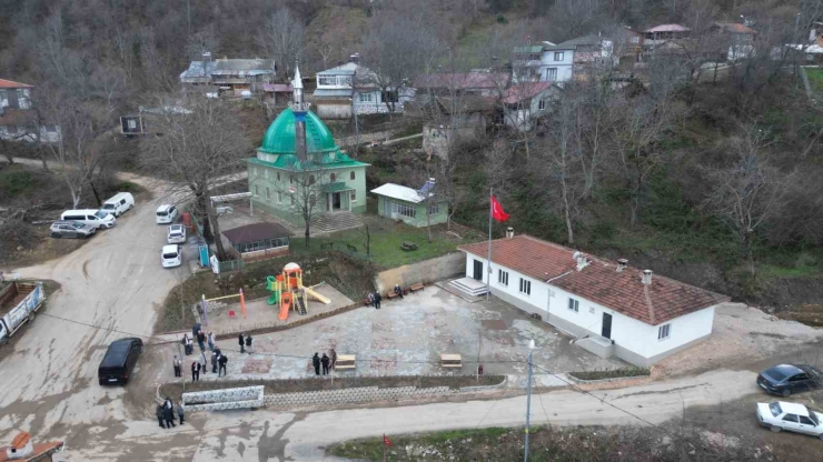 İ̇negöl Belediyesi’nden İ̇claliye Mahallesi’nde Meydan Düzenlemesi