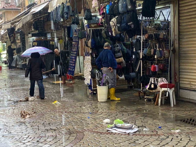 İ̇zmir Tarihi Kemeraltı Çarşısı Sular Altında