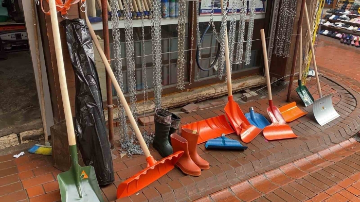 Bolu’da Kar Kürekleri ’yok’ Sattı