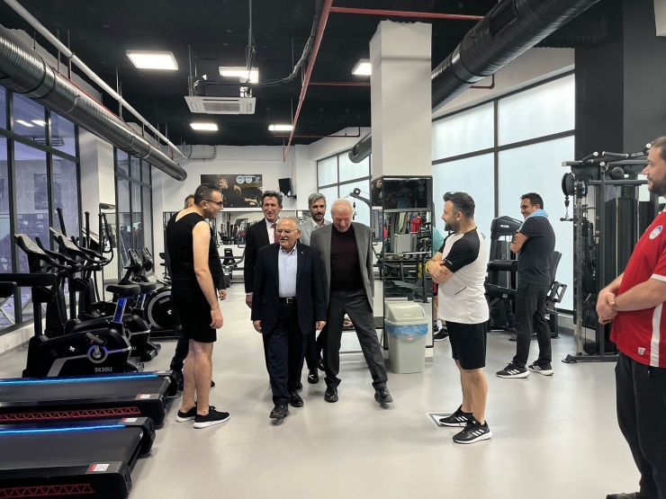 Başkan Büyükkılıç’tan Talas Mevlana Sosyal Yaşam Merkezi’ne Yakın İlgi