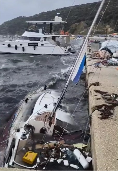 Keşan’da Tekne Battı, Çatılar Uçtu, İş Yerleri Hasar Gördü