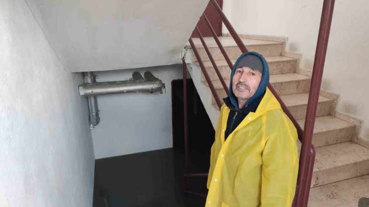 Sağanak Yağış Manisa’da Su Baskınlarına Neden Oldu