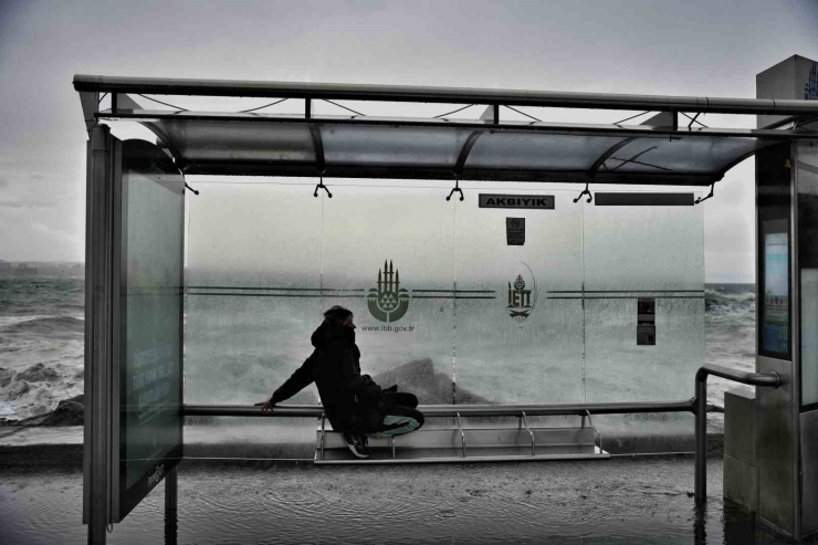 Şiddetli Lodosa Aldırış Etmeden Fotoğraf Yarışına Girdiler