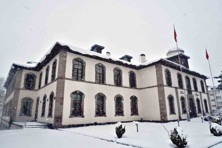 Tarihi Erzurum Kongre Binası İçin Tehlike Zilleri Çalıyor