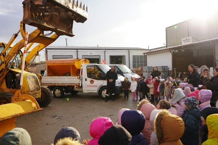Minik Öğrenciler Bilecik Belediyesi Atölye Birimi’ni Gezdi