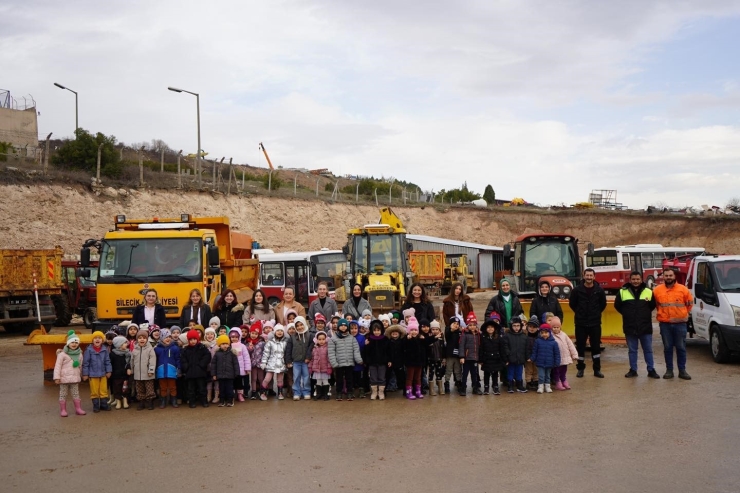 Minik Öğrenciler Bilecik Belediyesi Atölye Birimi’ni Gezdi