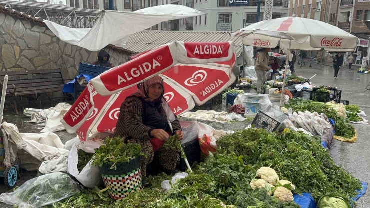 Menteşe’de Sağanak Yağış Vatandaşlara Zor Anlar Yaşatıyor