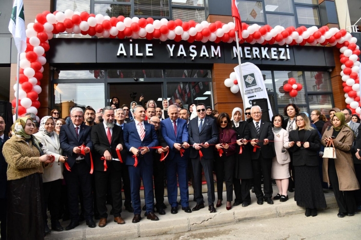 Osmaniye’de Aile Yaşam Merkezi Hizmete Açıldı