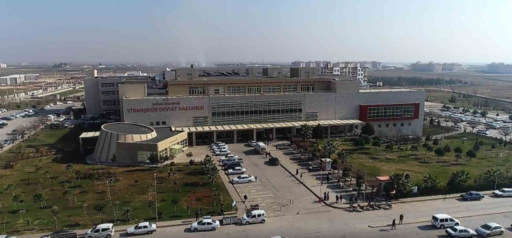 Şanlıurfa’da 10 Santimetrelik Böbrek Kisti Kapalı Yöntemle Alındı