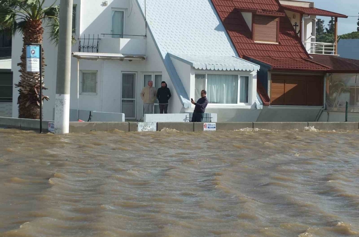 Venedik Değil Balıkesir: Deniz Kabardı Evler Sular İçinde Kaldı