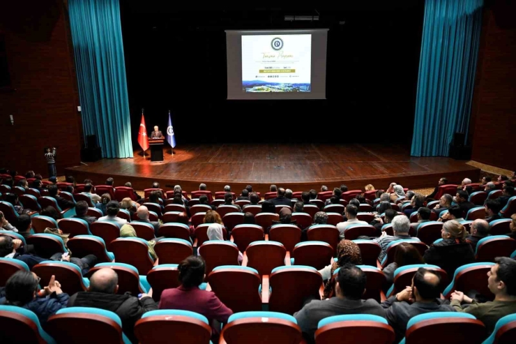 Rektör Prof. Dr. Demir Üniversite Personelleri İle Bir Araya Geldi