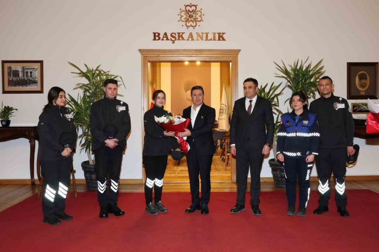 Uyuşturucuya Geçit Vermeyen Ekibe Başkan Aras’tan Ödül