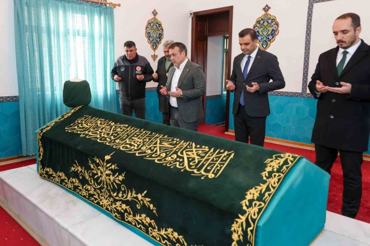 Vali Sözer, Dursun Fakıh Türbesi’nde İncelemelerde Bulundu