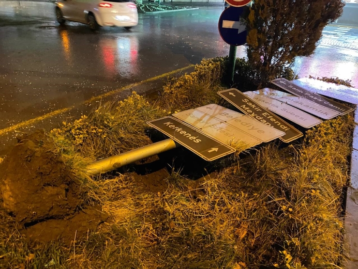 Yozgat’ta Fırtına Çatıları Uçurdu