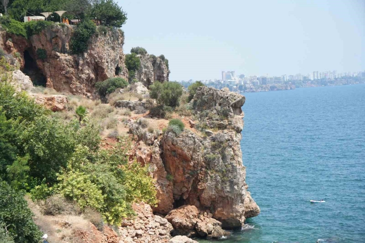 Prof.dr. Dipova:"falezleri Kaybedersek Yalnız Antalya Değil Dünya Kaybeder"