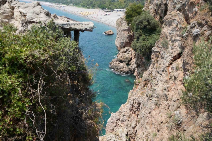 Prof.dr. Dipova:"falezleri Kaybedersek Yalnız Antalya Değil Dünya Kaybeder"