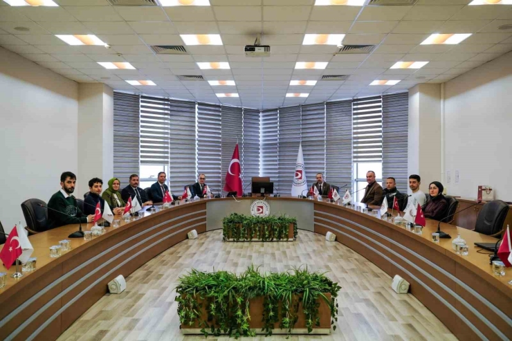 Bşeü’de Satranç Etkinliğinde Başarı Gösterenler Ödüllendirildi