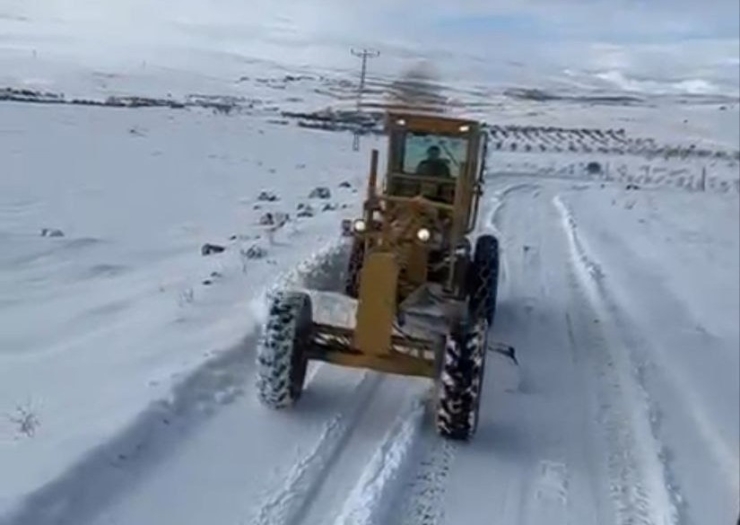 Darende Belediyesi’nin Karla Mücadele Çalışmalarını Aralıksız Sürdürüyor