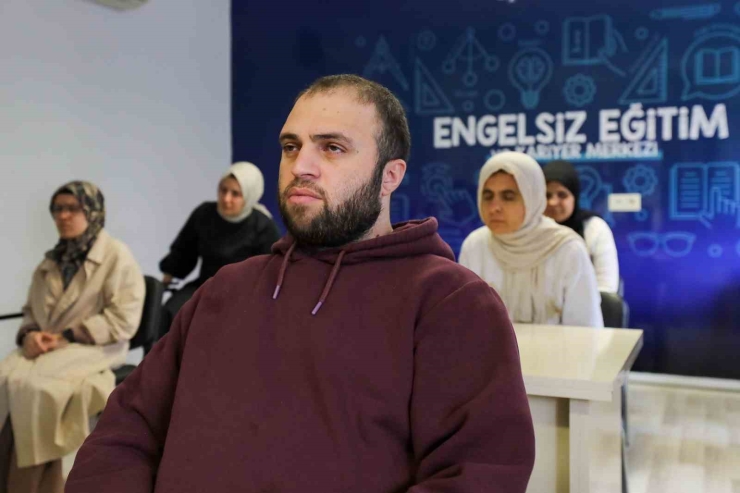 Gaziantep’te Görme Engelli Kursiyerler İçin E-kpss Eğitim Desteği