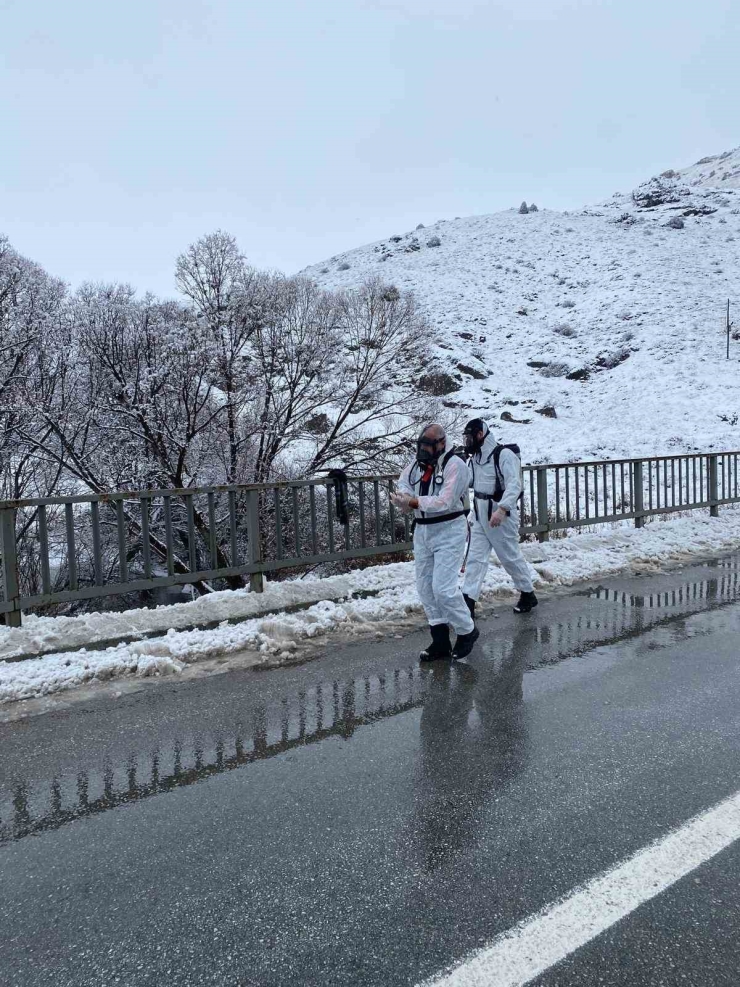 Gümüşhane’de Lpg Yüklü Tanker Dere Yatağına Devrildi: 1 Yaralı