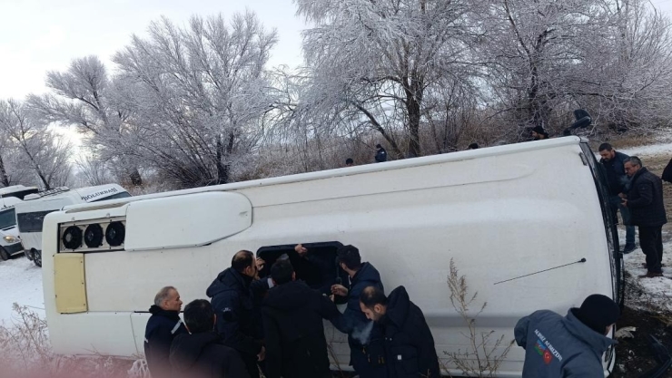 Elbistan-çoğulhan Karayolunda İşçi Servisi Devrildi