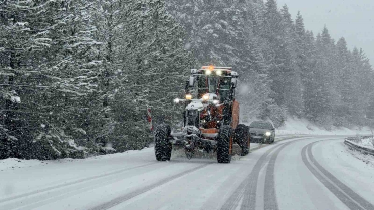 Karabük’ün Yüksek Kesimlerinde Kar Yağışı Etkili Oluyor
