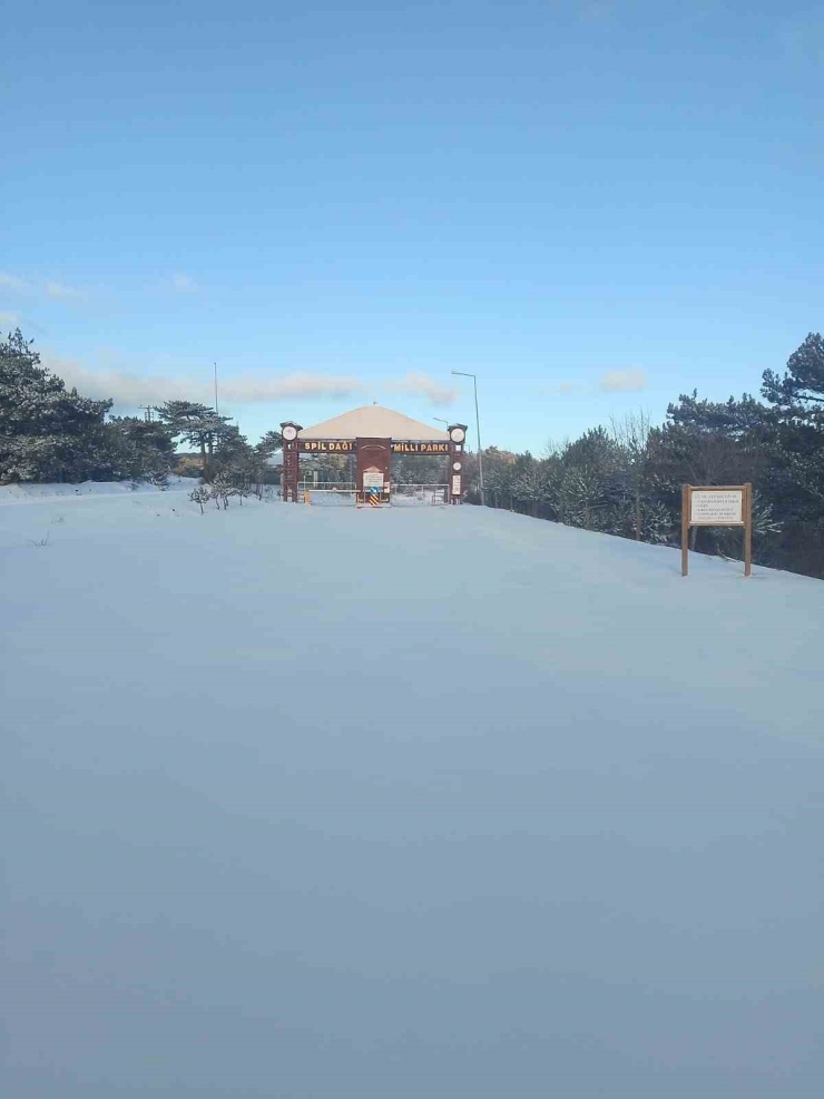 Manisa Spil Dağı Milli Parkı Beyaza Büründü