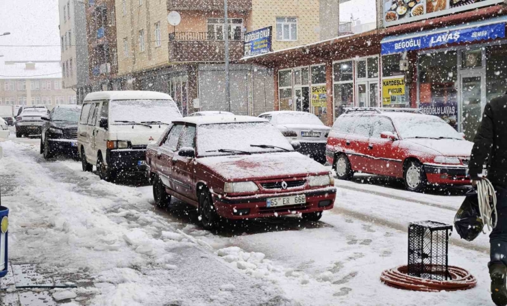 Ahlat’ta Yoğun Kar Yağışı