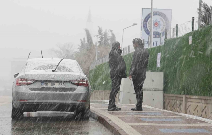 Aksaray’da Kar Yağışı Etkili Oluyor