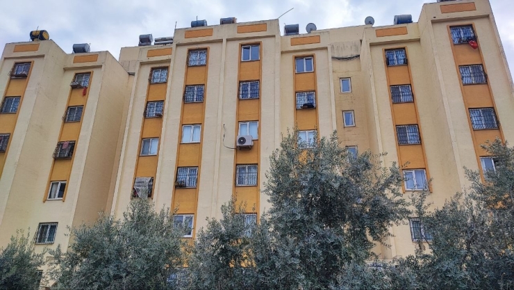 Asansöre İdrarını Yapıp Kuş Çalan Şüpheli Lise Öğrencisi Çıktı