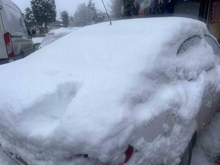 Tavşanlı’da Şehir İçi Ve Yüksek Kesimler Beyaza Büründü