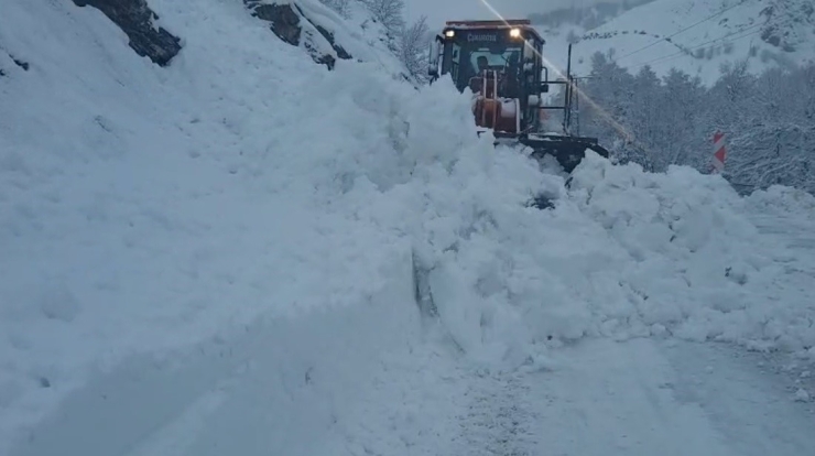 Tunceli-ovacık Yolunda Çığ: Ulaşım Kısa Sürede Yeniden Sağlandı