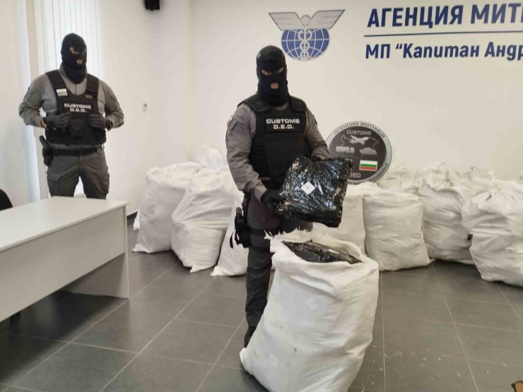 Türkiye’ye Sokulmak İstenen 739 Kilo Esrar Sınırda Yakalandı