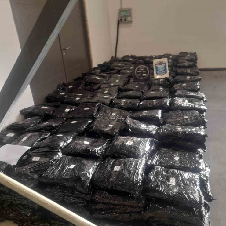 Türkiye’ye Sokulmak İstenen 739 Kilo Esrar Sınırda Yakalandı