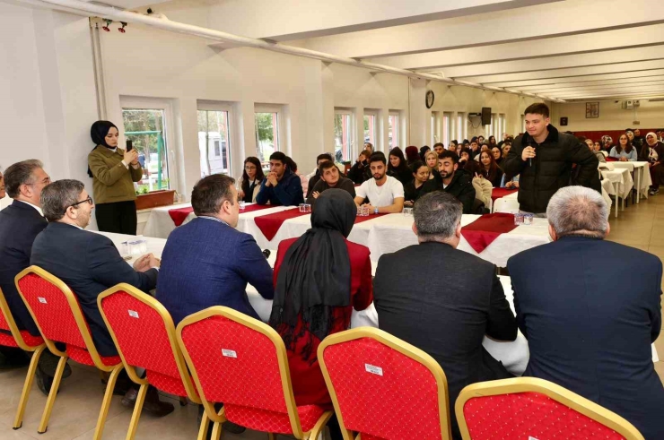 Vali Sözer Gölpazarı Myo’da Öğrencilerle Bir Araya Geldi