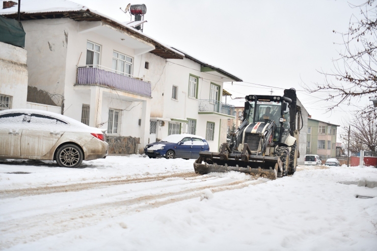 Yeşilyurt Belediyesi Karla Mücadele Ekiplerinden Kesintisiz Hizmet