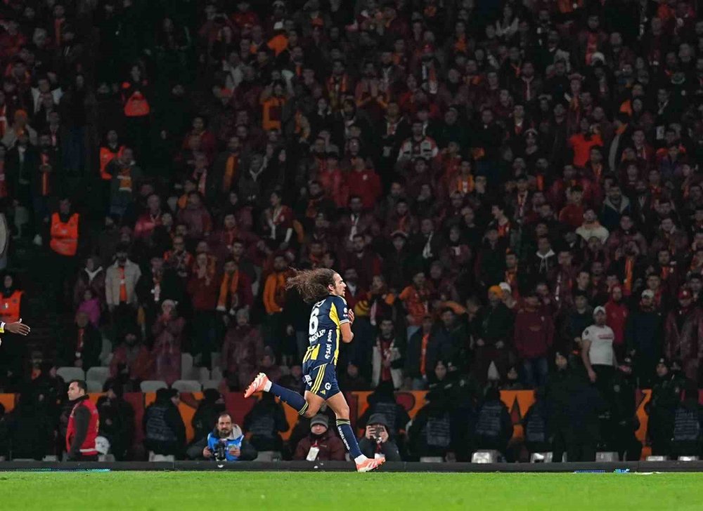 2025 Turkcell Süper Kupa: Galatasaray: 0 - Fenerbahçe: 1 (i̇lk Yarı)