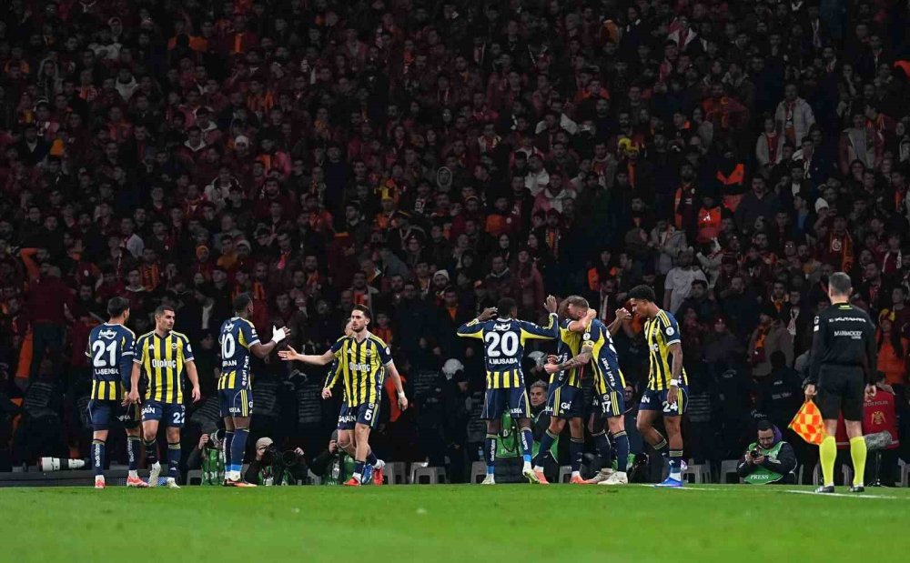 2025 Turkcell Süper Kupa: Galatasaray: 0 - Fenerbahçe: 1 (i̇lk Yarı)