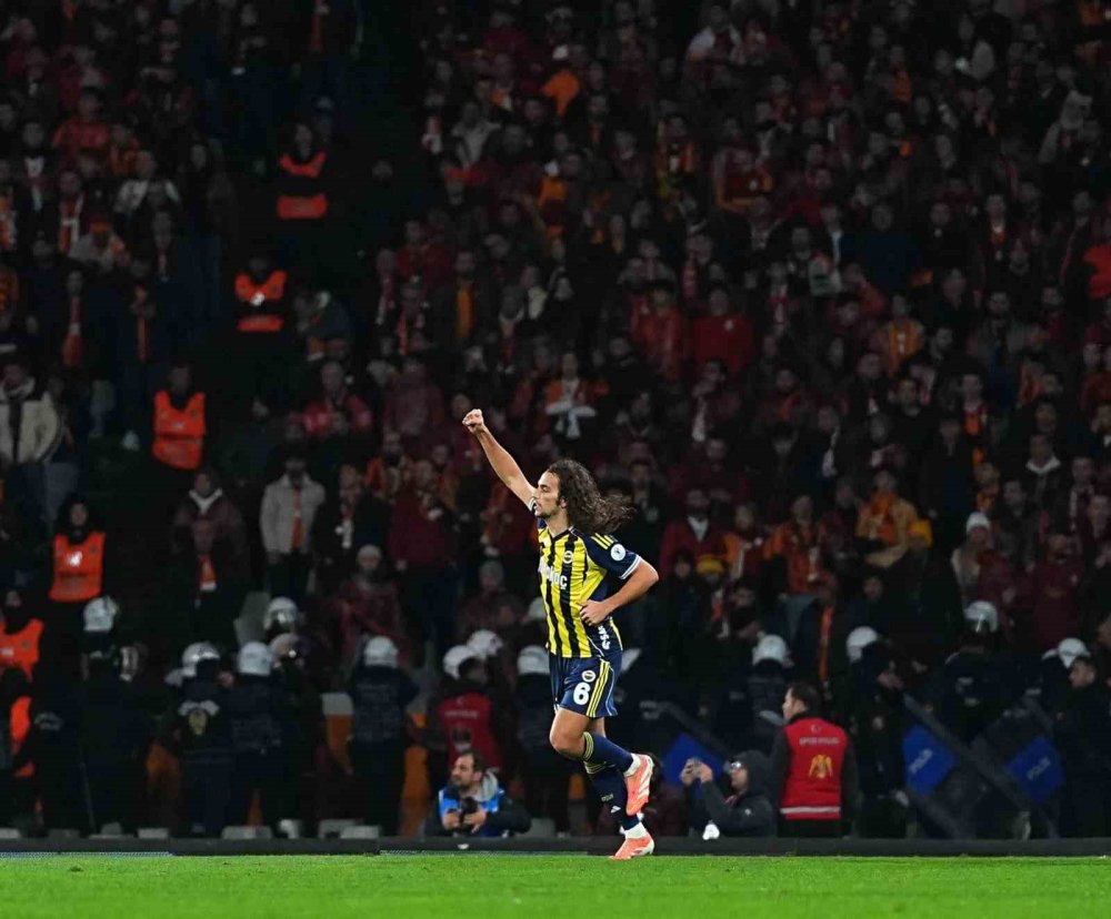 2025 Turkcell Süper Kupa: Galatasaray: 0 - Fenerbahçe: 1 (i̇lk Yarı)