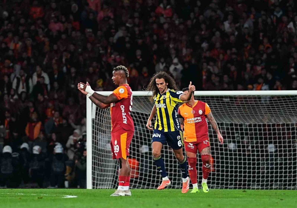 2025 Turkcell Süper Kupa: Galatasaray: 0 - Fenerbahçe: 1 (i̇lk Yarı)