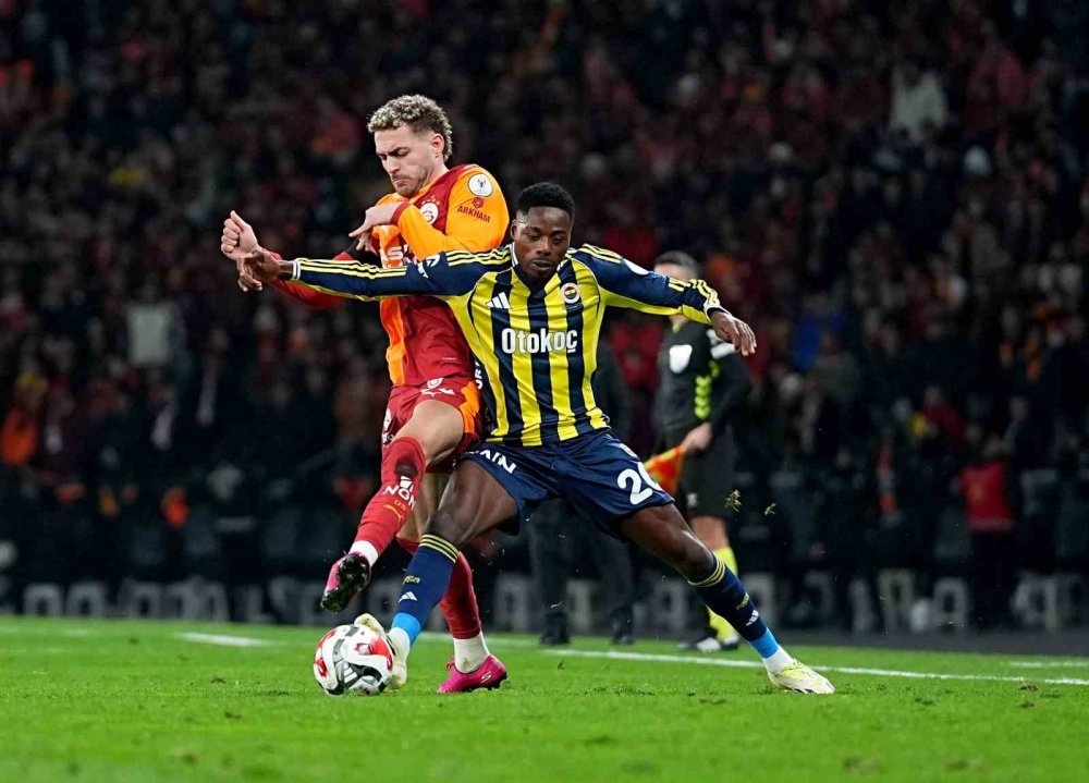 2025 Turkcell Süper Kupa: Galatasaray: 0 - Fenerbahçe: 1 (i̇lk Yarı)