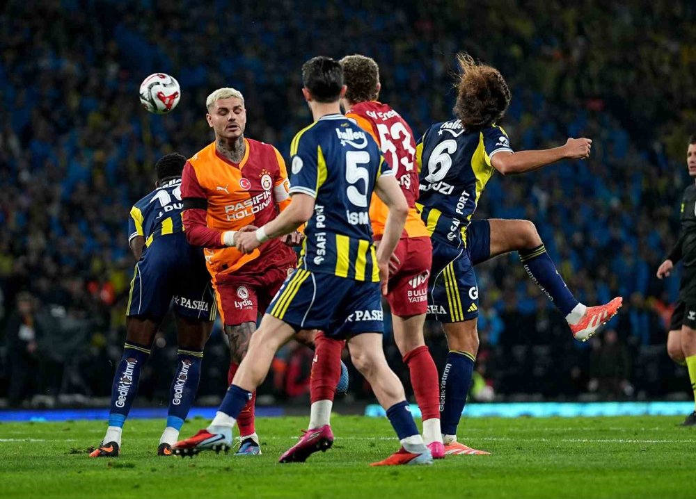 2025 Turkcell Süper Kupa: Galatasaray: 0 - Fenerbahçe: 1 (i̇lk Yarı)