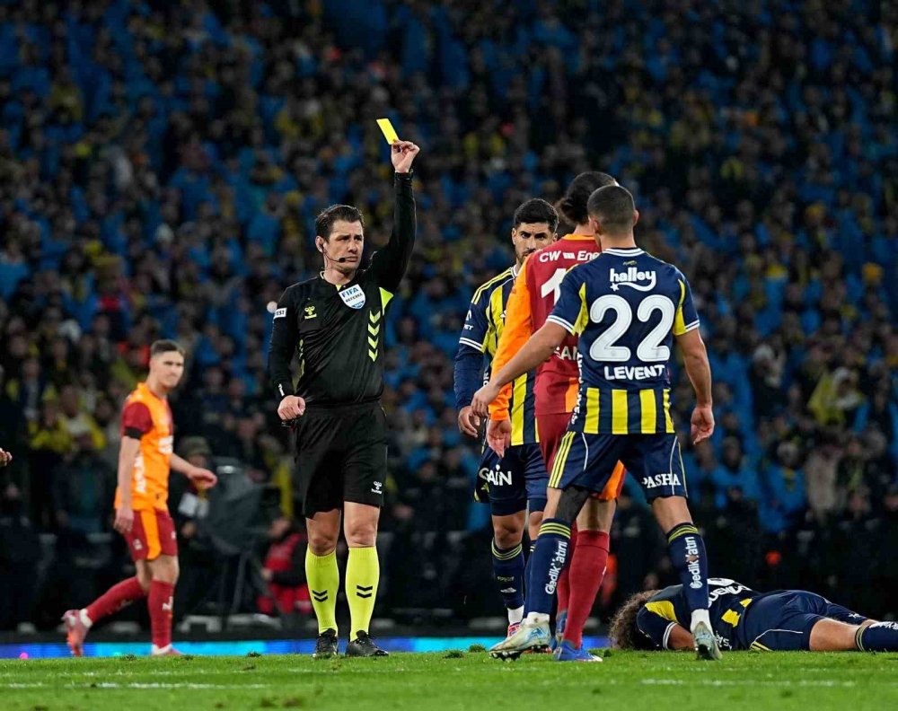2025 Turkcell Süper Kupa: Galatasaray: 0 - Fenerbahçe: 1 (i̇lk Yarı)