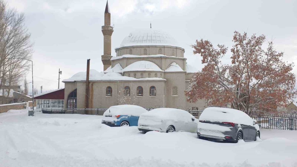 Başkale Kara Gömüldü, 88 Yerleşim Yerinin Yolu Kapandı