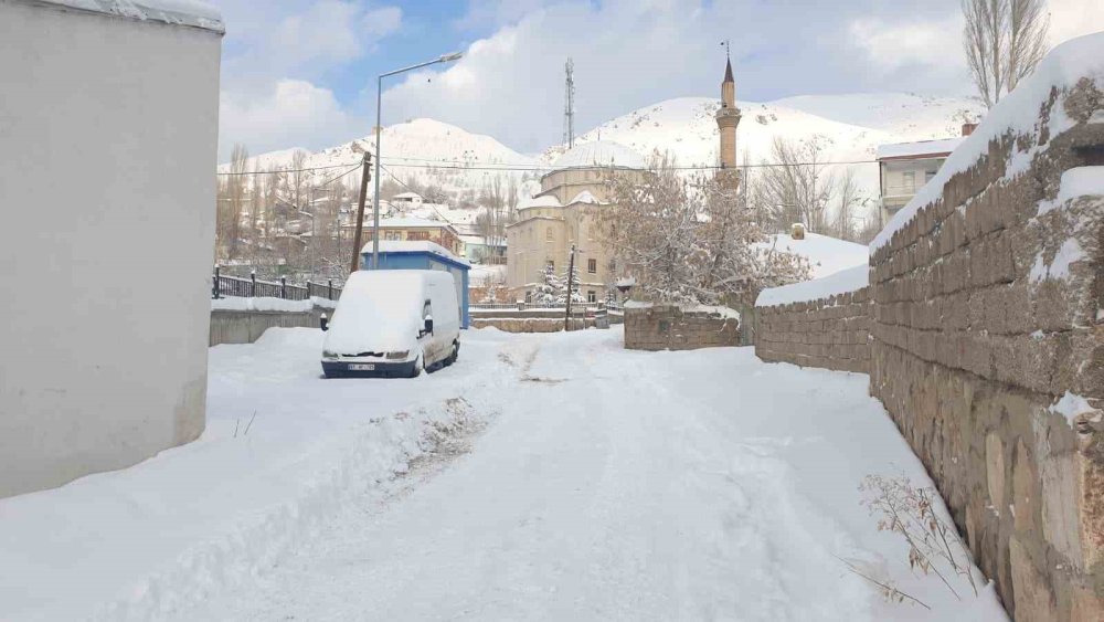 Başkale Kara Gömüldü, 88 Yerleşim Yerinin Yolu Kapandı