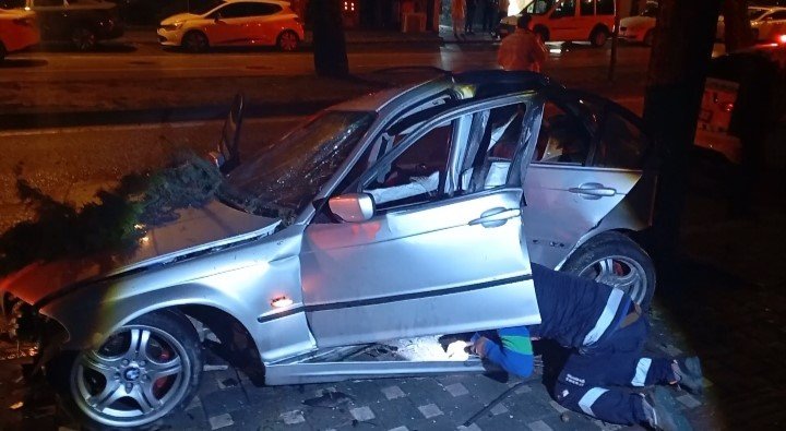 Bursa’da Sabah Saatlerinde Korkunç Kaza: 2 Ağır Yaralı